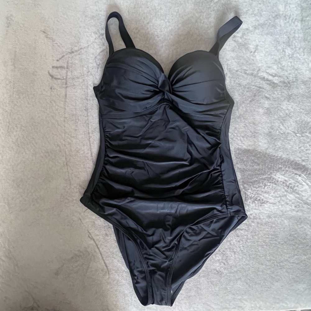 One-piece bathing suit